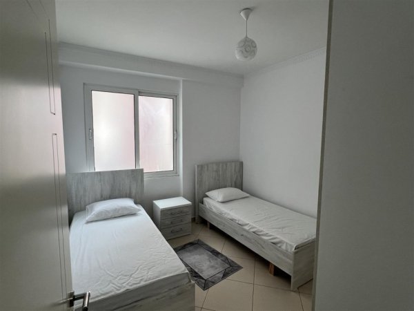 Tirane, jepet me qera apartament 2+1+Ballkon, Kati 2, 90 m² 500 € (selite)