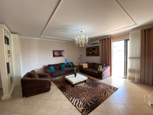 Tirane, jepet me qera apartament 2+1+Ballkon, Kati 5, 110 m² 600 € (Rruga e Durresit)