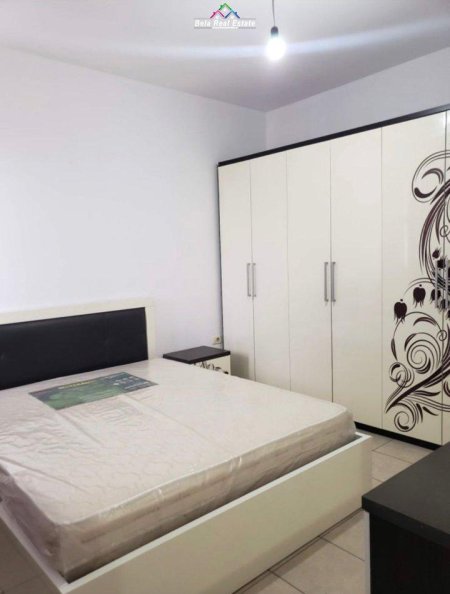 Tirane, jepet me qera apartament 2+1, Kati 5, 100 m² 360 € (fresku)