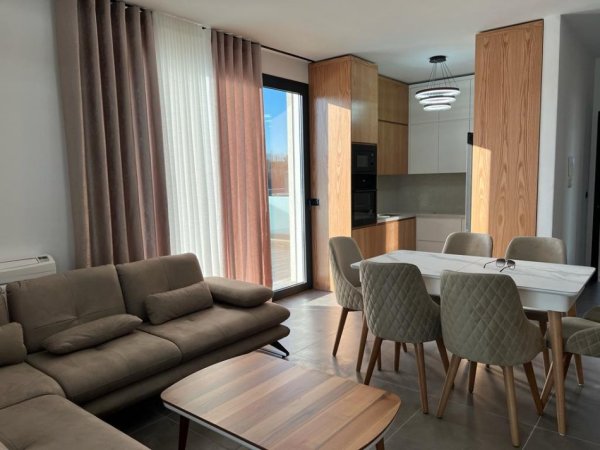 Tirane, jepet me qera apartament 2+1+Ballkon, Kati 4, 108 m² 1,500 € (TEG)