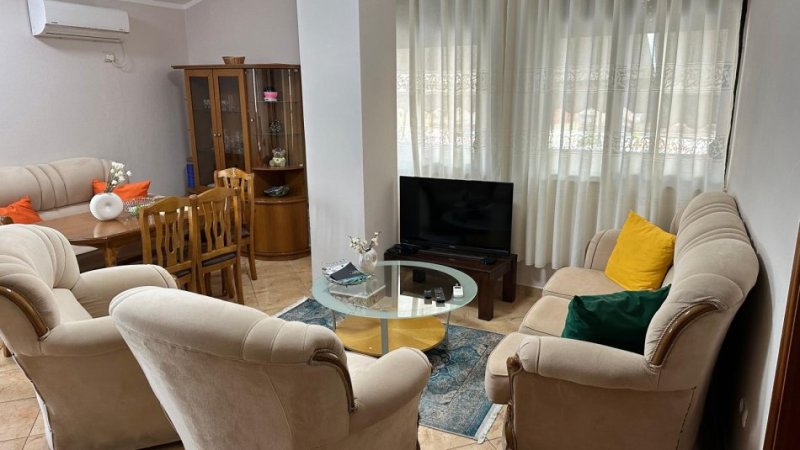 Tirane, jepet me qera apartament+verande | Penthouse 2+1+Ballkon, Kati 5, 100 m² 60 € (Rruga Tafaj)