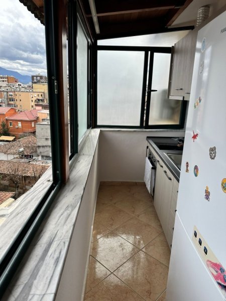 Tirane, jepet me qera apartament+verande | Penthouse 2+1+Ballkon, Kati 5, 100 m² 60 € (Rruga Tafaj)