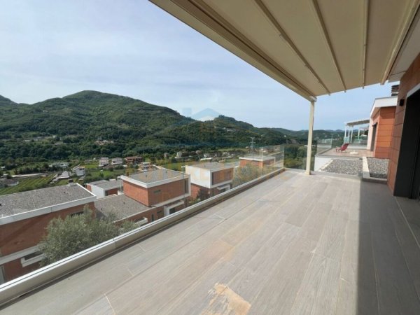 Tirane, jepet me qera Vile 3+1+Ballkon, Kati 1, 380 m² 2,250 € (Mullet, Tirana)