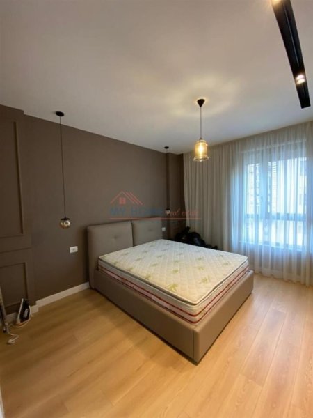 Tirane, shitet apartament 2+1+Ballkon, Kati 4, 103 m² 185,000 € (Kinostudio)