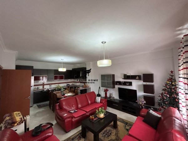 Tirane, jepet me qera apartament 2+1, Kati 3, 83 m² 400 € (FRESKU)