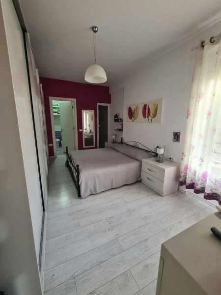 Tirane, shitet apartament 2+1+Ballkon, Kati 2, 122,000 € (3 deshmoret)