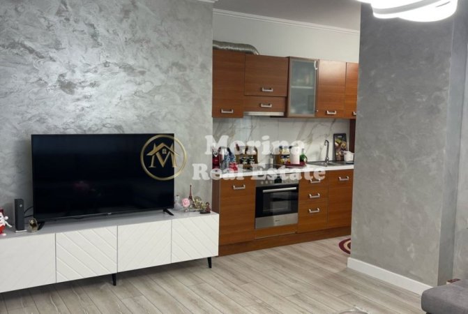 Tirane, jepet me qera apartament 1+1, Kati 3, 100 m² 700 € (Blloku)