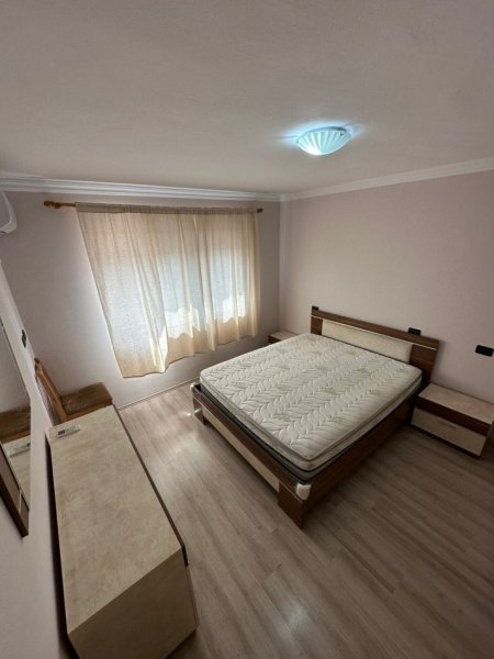 Tirane, jepet me qera apartament 1+1+Aneks+Ballkon, Kati 4, 550 € (MYSLYM SHYRI)