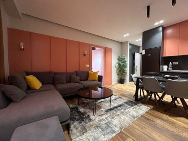 Tirane, jepet me qera apartament 1+1, Kati 4, 70 m² 800 € (Garden Building Rezidence)