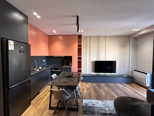 Tirane, jepet me qera apartament 1+1, Kati 4, 70 m² 800 € (Garden Building Rezidence)