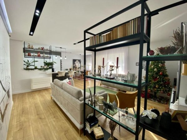 Tirane, jepet me qera apartament 3+1, , 150 m² 1,800 € (sunrise rezidence teg)
