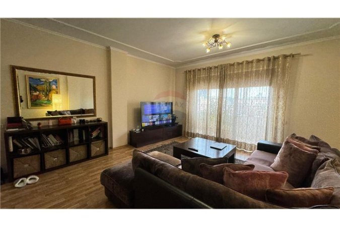 Tirane, shitet apartament 3+1, , 157 m² 349,000 € (Qender)