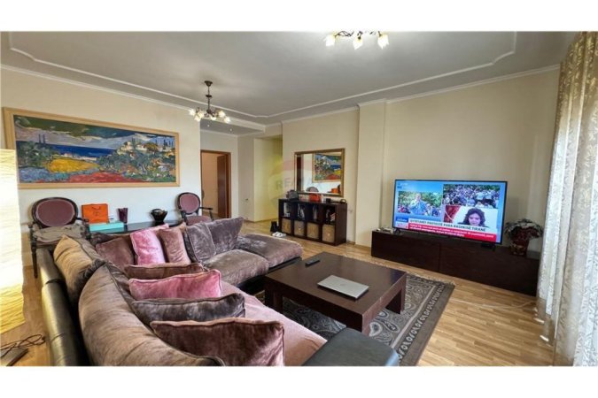 Tirane, shitet apartament 3+1, , 157 m² 349,000 € (Qender)