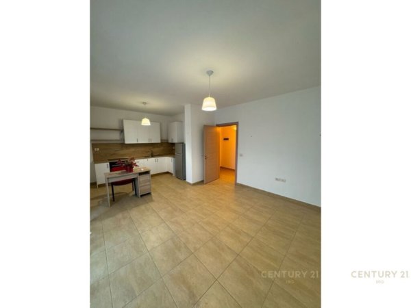 Tirane, jepet me qera apartament 2+1, Kati 5, 100 m² 500 € (condor centre 5 maj)
