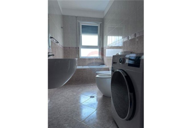 Tirane, jepet me qera apartament 3+1, Kati 5, 125 m² 650 € (TIRANE - Komuna e Parisit)