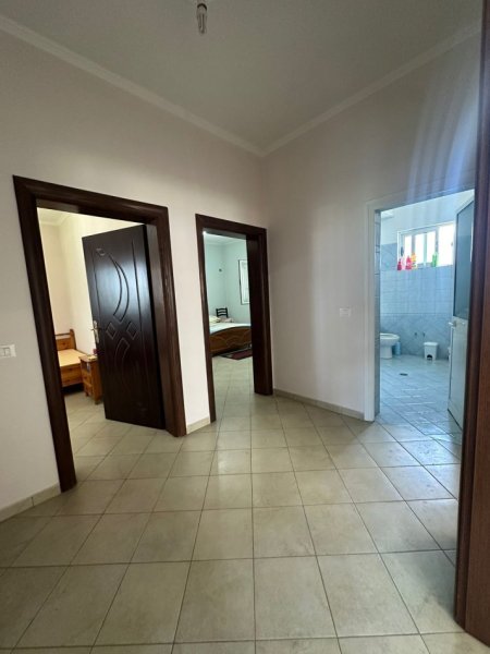 Tirane, jepet me qera apartament 3+1+Ballkon, Kati 2, 120 m² 400 € (Rruga Jahja Ballhysa)