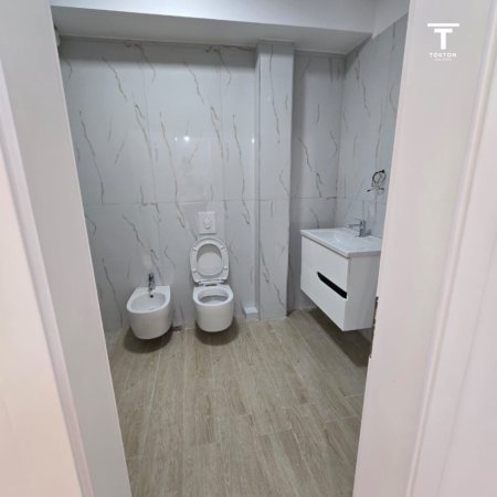 Tirane, Shitet apartament 1+1, Kati 4, 71 m² 120,000 € (Rruga Riza Cerova, Shkolla e Kuqe, Tiranë)