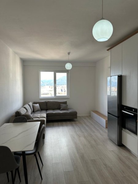 Tirane, jepet me qera apartament 2+1+Ballkon, Kati 7, 85 m² 500 € (RRUGA 3 DESHMORET)