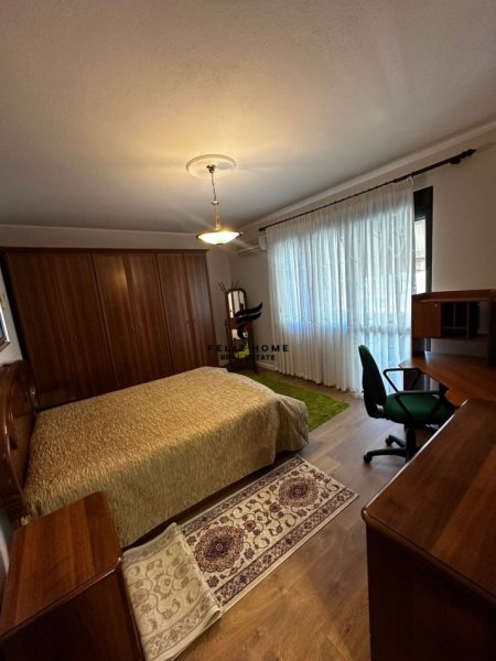 Tirane, jepet me qera apartament 2+1, Kati 3, 136 m² 800 € (BLLOKU)