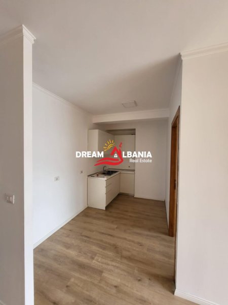 Tirane, jepet me qera apartament , Kati 2, 100 m² 600 € 