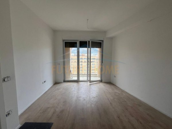 Tirane, shitet apartament 1+1+Ballkon, Kati 7, 63 m² 103,000 € (Xhamllik)