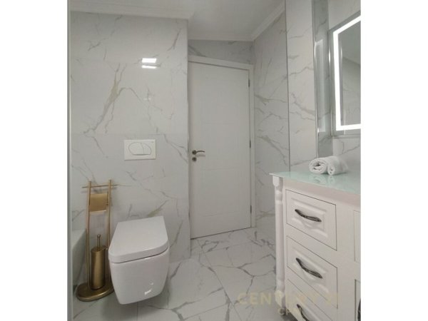Tirane, shes apartament 3+1+Ballkon, , 187 m² 320,000 € (Liqeni i Thatë)