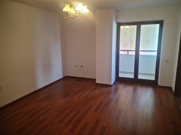 Tirane, jepet me qera apartament 2+1+Ballkon, Kati 6, 105 m² 550 € 