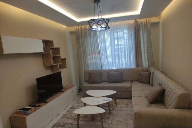 Tirane, jepet me qera apartament 2+1+Ballkon, Kati 4, 105 m² 580 € (Rruga Beniamin Kruta)
