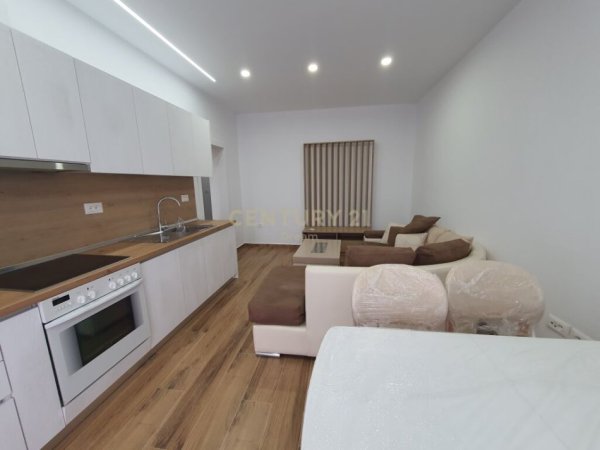 Tirane, jepet me qera apartament 2+1+Ballkon, Kati 4, 70 m² 600 € (Rruga Bardhyl)