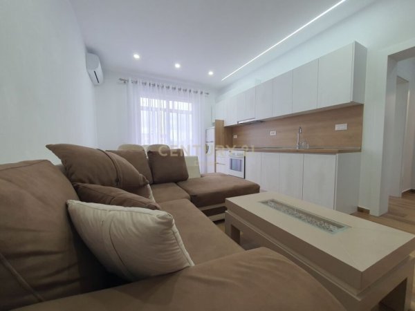 Tirane, jepet me qera apartament 2+1+Ballkon, Kati 4, 70 m² 600 € (Rruga Bardhyl)