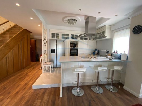 Tirane, shes apartament duplex 2+1, Kati 5, 160 m² 525,000 € (RRUGA E KAVAJES)