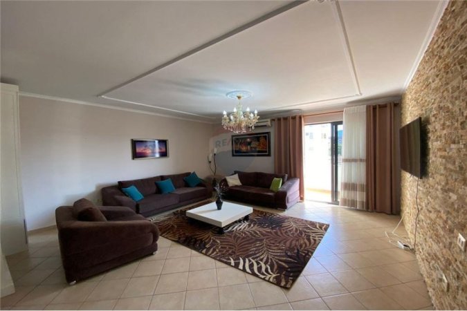 Tirane, jepet me qera apartament 2+1+Ballkon, Kati 5, 104 m² 600 € (Rruga e Durresit)