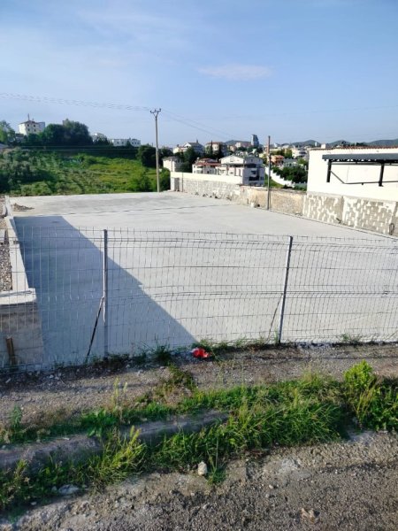 Tirane, jepet me qera toke , , 1,200 m² (Vilat Gjermane)