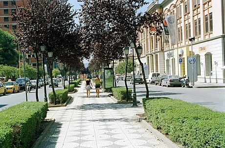 Streets_in_Tirana_010.jpg