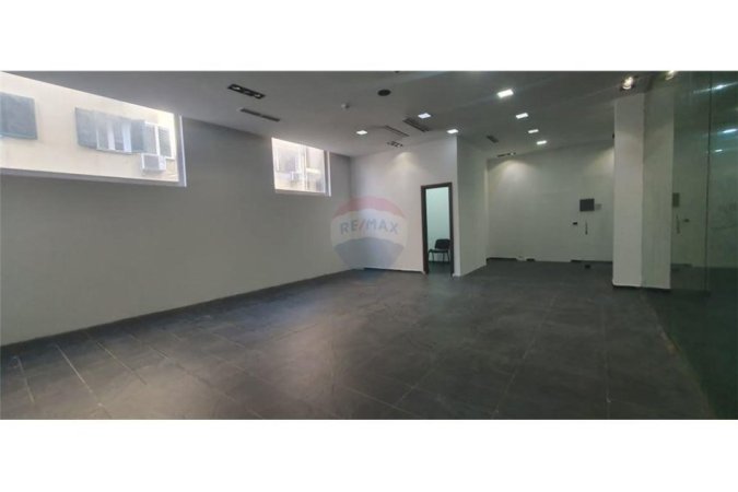 Tirane, jepet me qera zyre , Kati 1, 75 m² 1,100 € (Abdyl Frasheri - Bllok - Bllok - Libri Universitar, Albania)