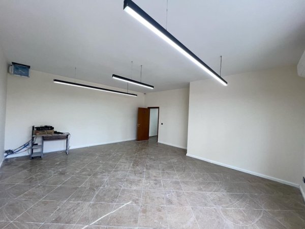 Tirane, jap me qera zyre , Kati 1, 200 m² 4,500 € (Rruga Qemal Stafa prane RTSH)