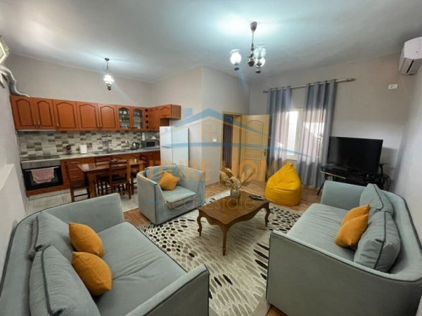 Tirane, jepet me qera apartament 3+1, 150 m² 800 € (Shallvaret)