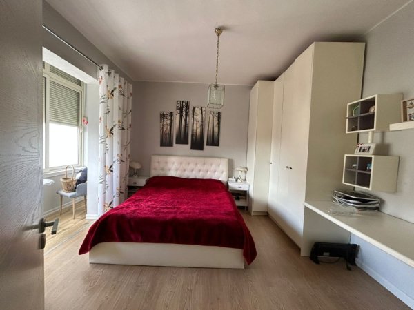 Tirane, shitet apartament 2+1+Ballkon, Kati 4, 85 m² 195,000 € (Bulevardit Zogu I Pare)