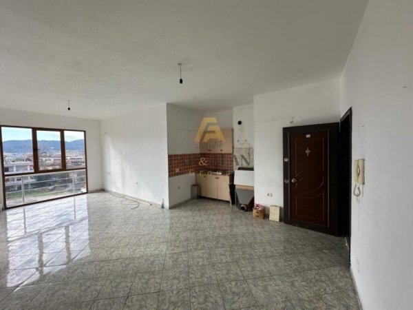 Tirane, shitet apartament 2+1, Kati 3, 92 m² 95,000 € (Pallatet Cabej)