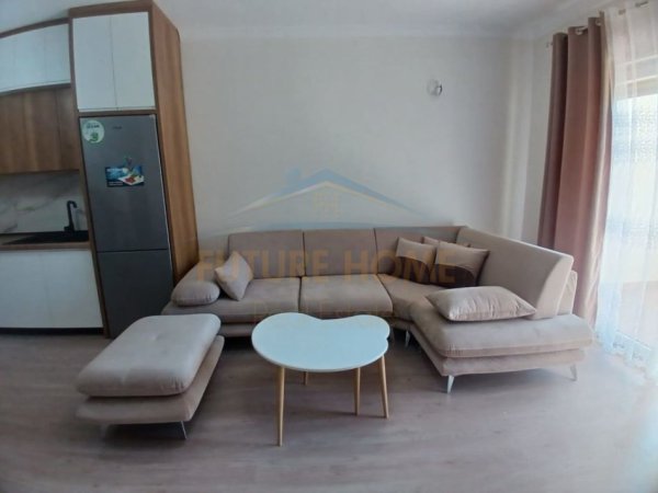 Durres, jepet me qera apartament 2+1, Kati 2, 130 m² 450 € (Durres)