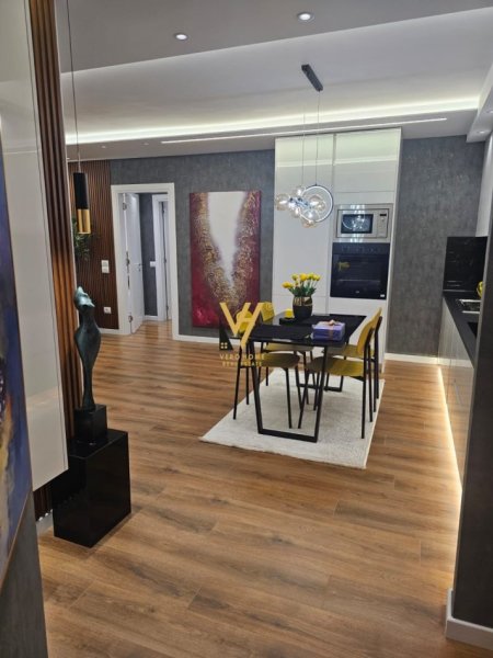 Tirane, shitet apartament 2+1+Ballkon, Kati 3, 110 m² (LIQENI I THATE)