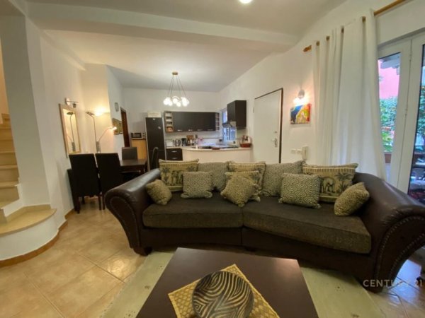 Tirane, jepet me qera apartament duplex 3+1, Kati 1, 120 m² 800 € (21 dhjetori)
