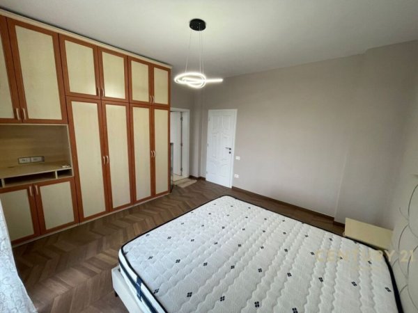 Tirane, jepet me qera apartament 2+1+Ballkon, Kati 2, 120 m² 750 € (Komuna e Parisit)