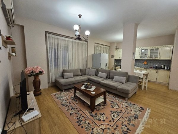 Tirane, jepet me qera apartament 2+1, Kati 3, 120 m² 700 € (Pazari i Ri)