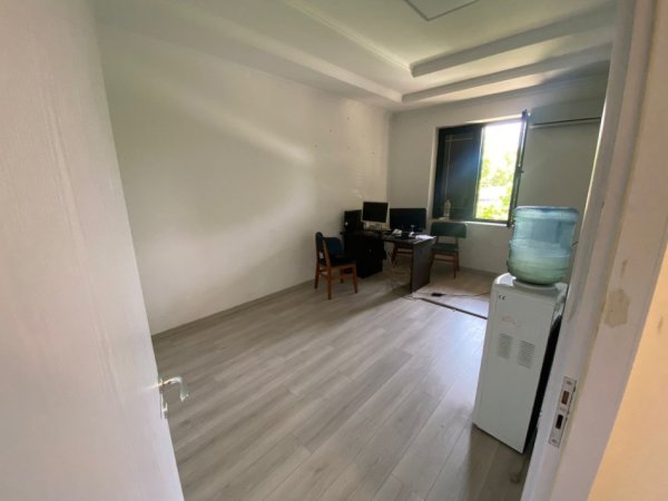 Tirane, shitet zyre , Kati 1, 75 m² 257,500 € (Rr.Ibrahim Rugova - Bllok)