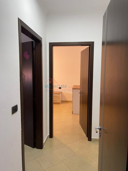 Tirane, jepet me qera apartament 2+1+Ballkon, Kati 5, 120 m² 750 € (Xhamllik)