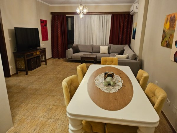 Tirane, jepet me qera apartament 1+1+Aneks+Ballkon, Kati 8, 140 m² 900 € 