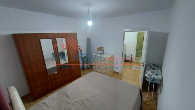 Tirane, shitet apartament 1+1+Ballkon, Kati 4, 60 m² 77000 € (Rruga Niko Avrami)