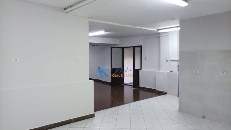 Tirane, jepet me qera ambjent biznesi , Kati -1, 109 m² (Rruga Irfan Tomini, prane Bulevardit Bajram Curri)