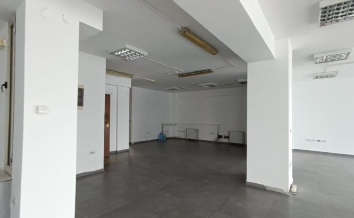 Tirane, jepet me qera zyre , Kati 7, 256 m² 2,500 € (rruga dibres)